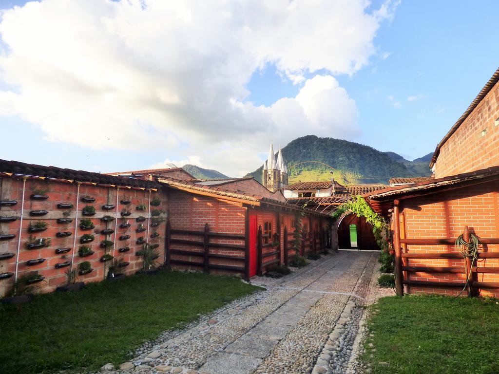 Hotel Kantarrana Urbana Jardín